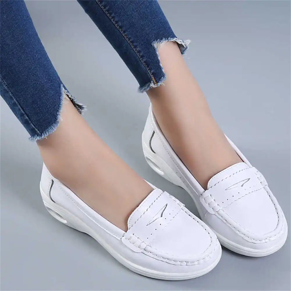 Thick Sole Slipon White Traine - Wedding Supply Store Canada reseña y precio