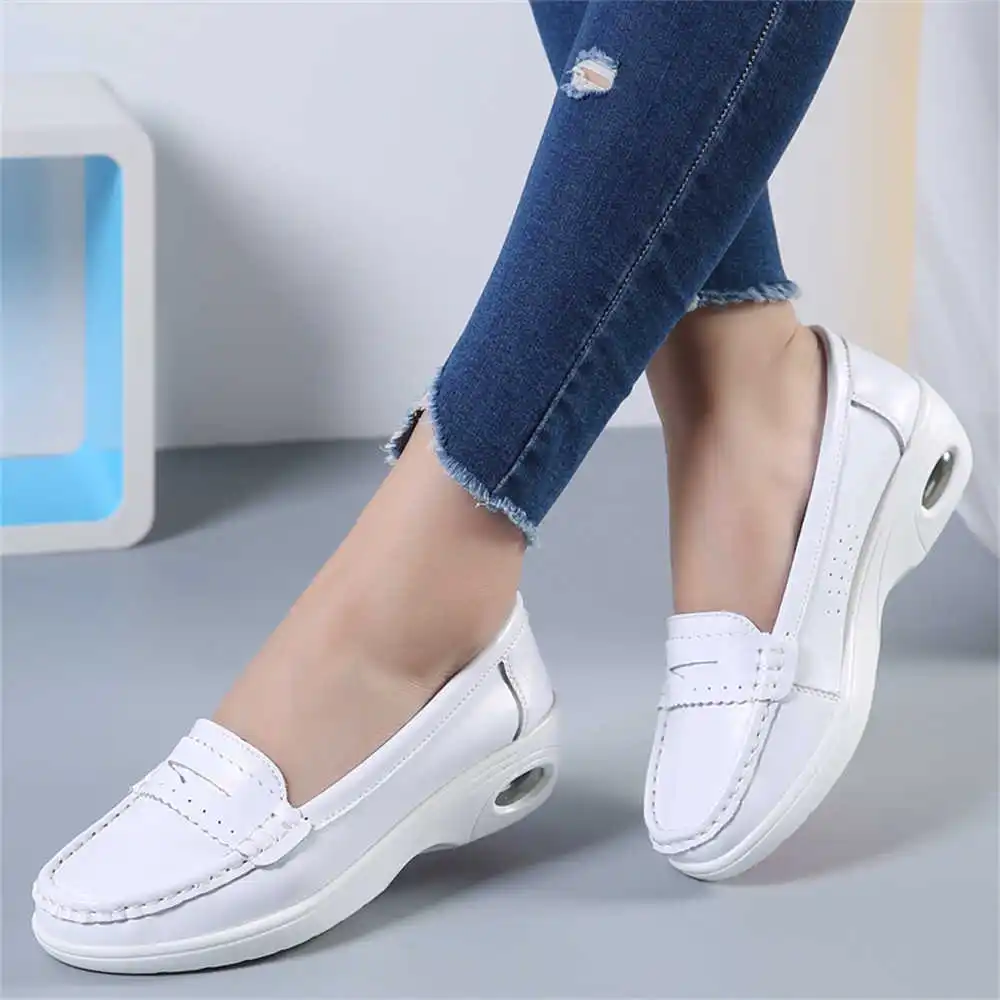 Thick Sole Slipon White Traine - Wedding Supply Store Canada reseña y precio
