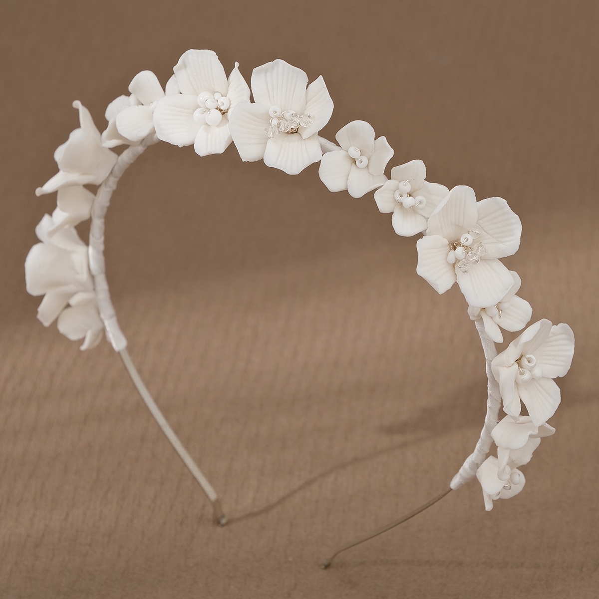 Efily Bride White Flower Hair  - Wedding Supply Store reseña y precio